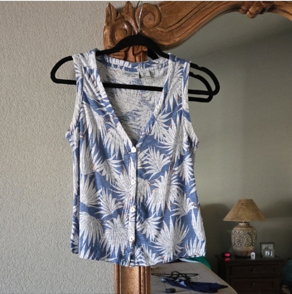 Rachel Zoe Sleeveless Blue Palm-Print Button Front Top - Picture 1 of 6